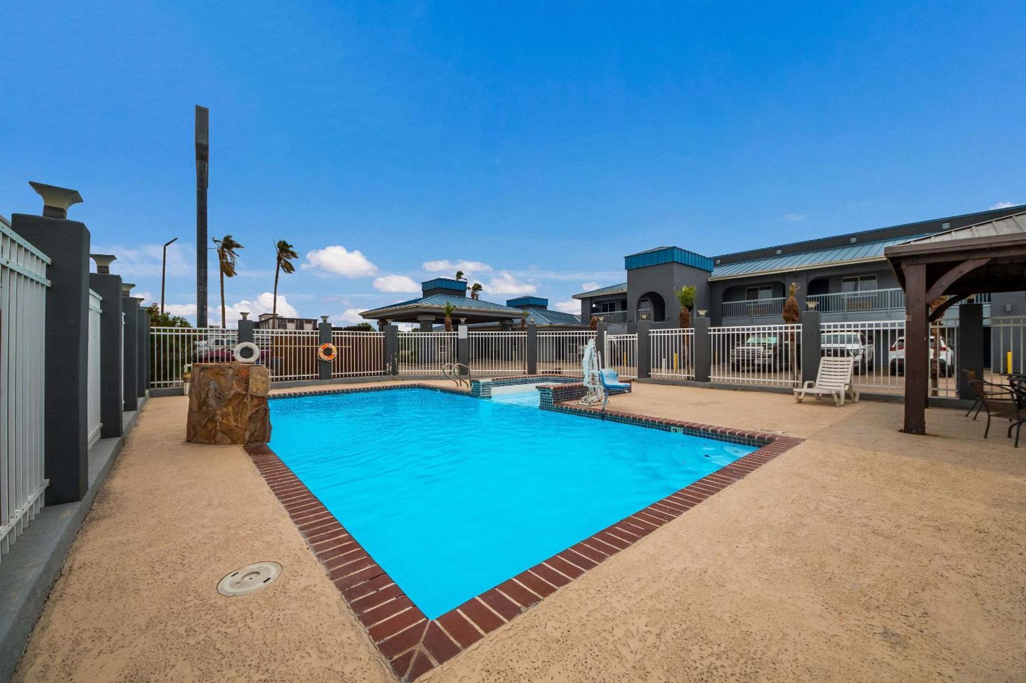 Rodeway Inn & Suites Corpus Christi Extérieur photo