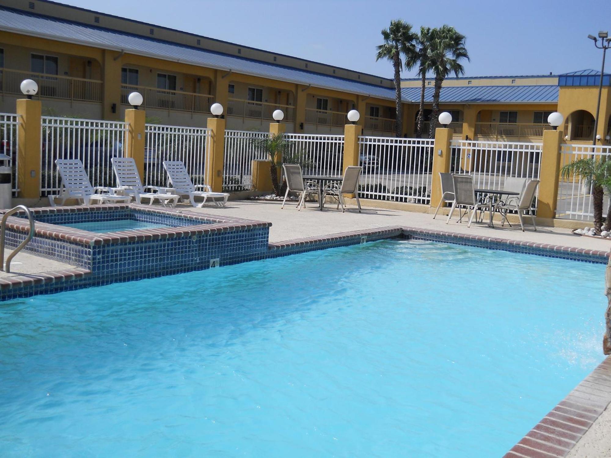 Rodeway Inn & Suites Corpus Christi Extérieur photo